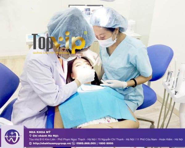 Khách hàng hàn răng tại nha khoa Mỹ